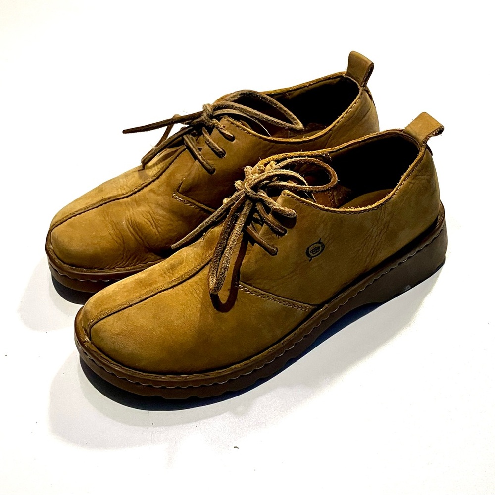 Born leather laced shoes/ super comfortable!/ women’s size 8/ EU 39